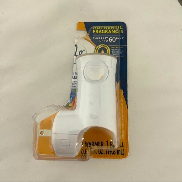 Glade Plugins Scented Oil Warmer ONLY 2 Packs Last Up To 60 Days New - Picture 3 of 3